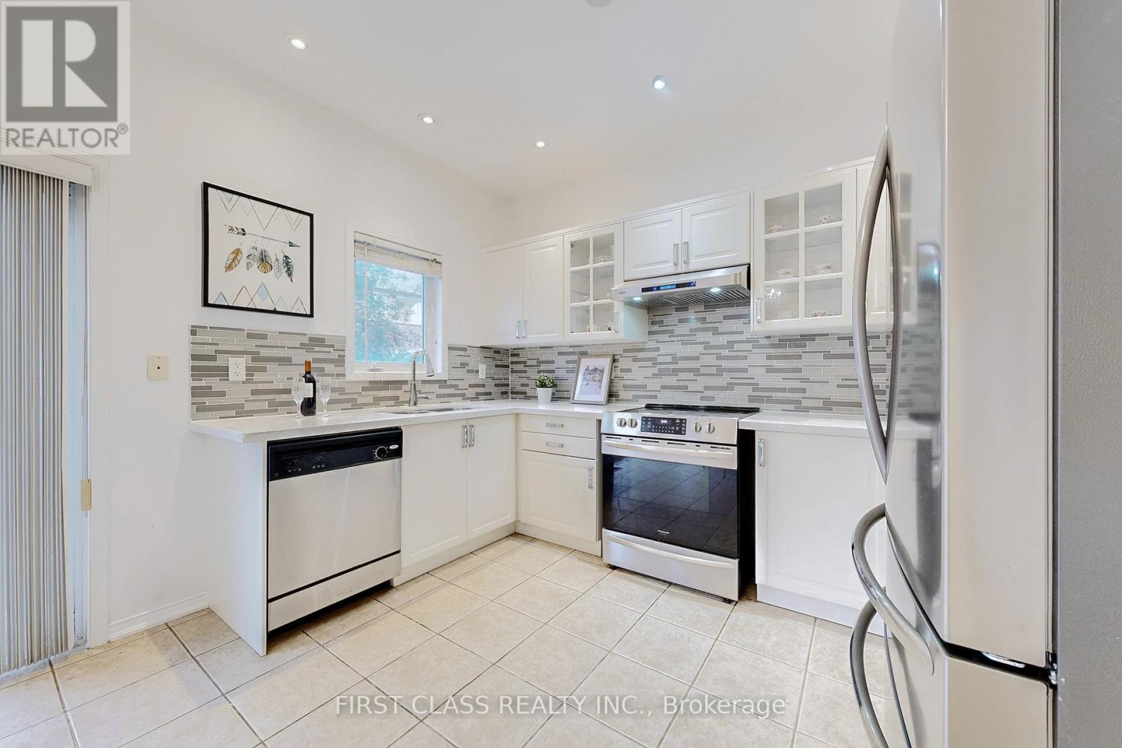 79 Carnoustie Crescent, Richmond Hill, Ontario  L4E 0A1 - Photo 13 - N12426104