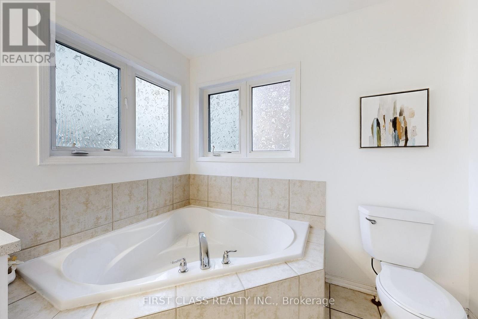 79 Carnoustie Crescent, Richmond Hill, Ontario  L4E 0A1 - Photo 20 - N12426104