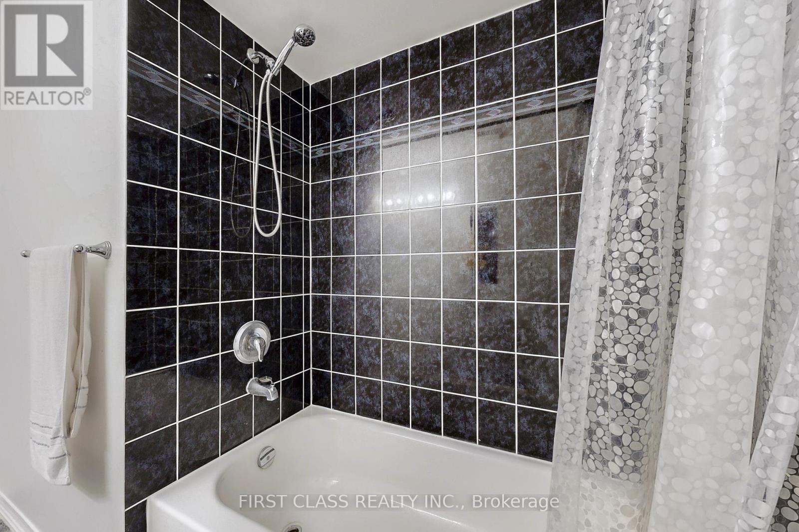 79 Carnoustie Crescent, Richmond Hill, Ontario  L4E 0A1 - Photo 27 - N12426104