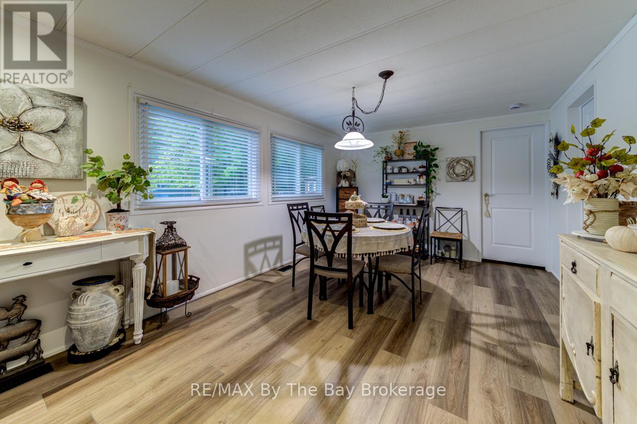 9 Allen Drive N, Wasaga Beach, Ontario  L9Z 1K5 - Photo 12 - S12426181