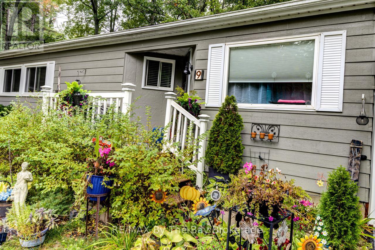 9 Allen Drive N, Wasaga Beach, Ontario  L9Z 1K5 - Photo 3 - S12426181