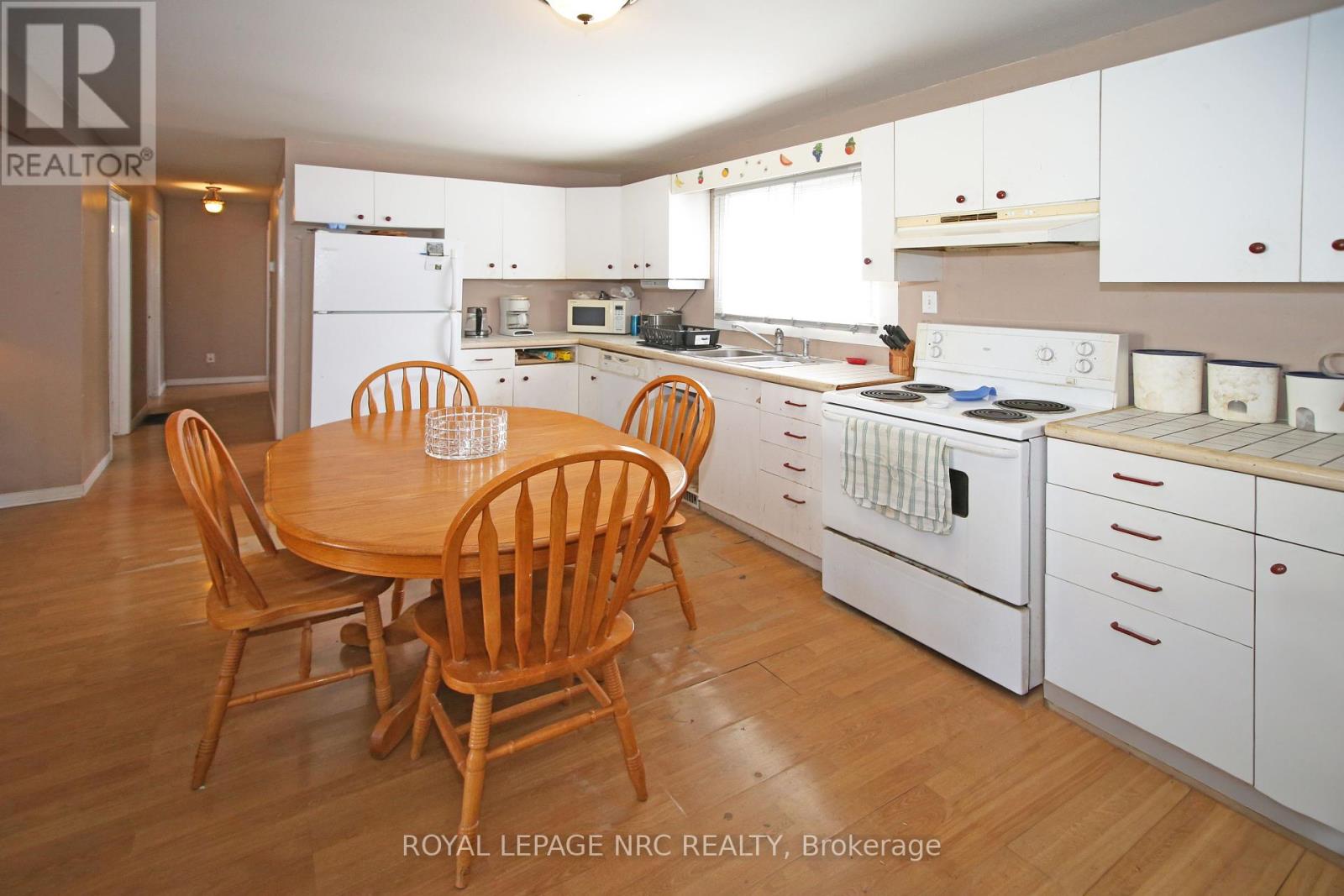 243 North Street N, Fort Erie, Ontario  L2A 3R9 - Photo 16 - X12426153