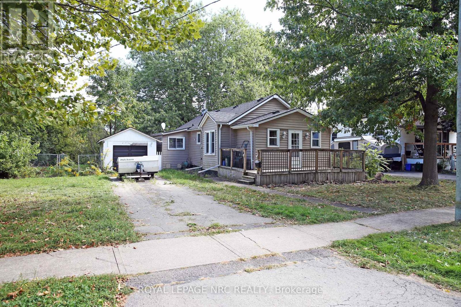 243 North Street N, Fort Erie, Ontario  L2A 3R9 - Photo 2 - X12426153