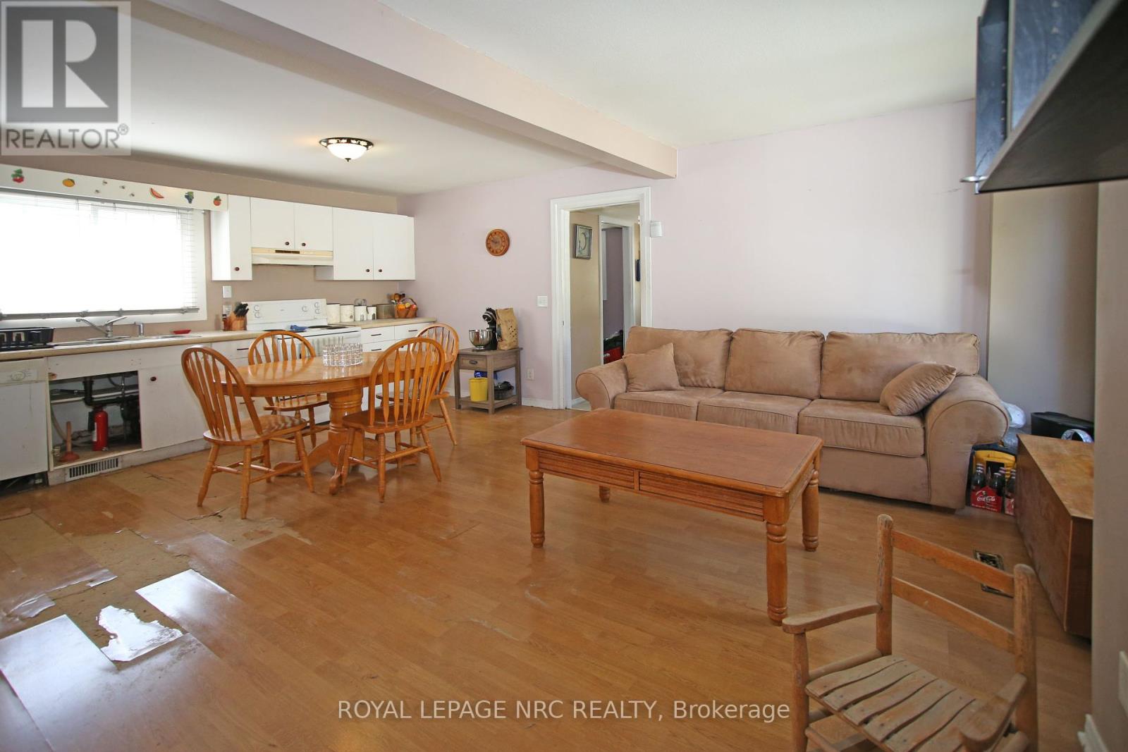243 North Street N, Fort Erie, Ontario  L2A 3R9 - Photo 8 - X12426153