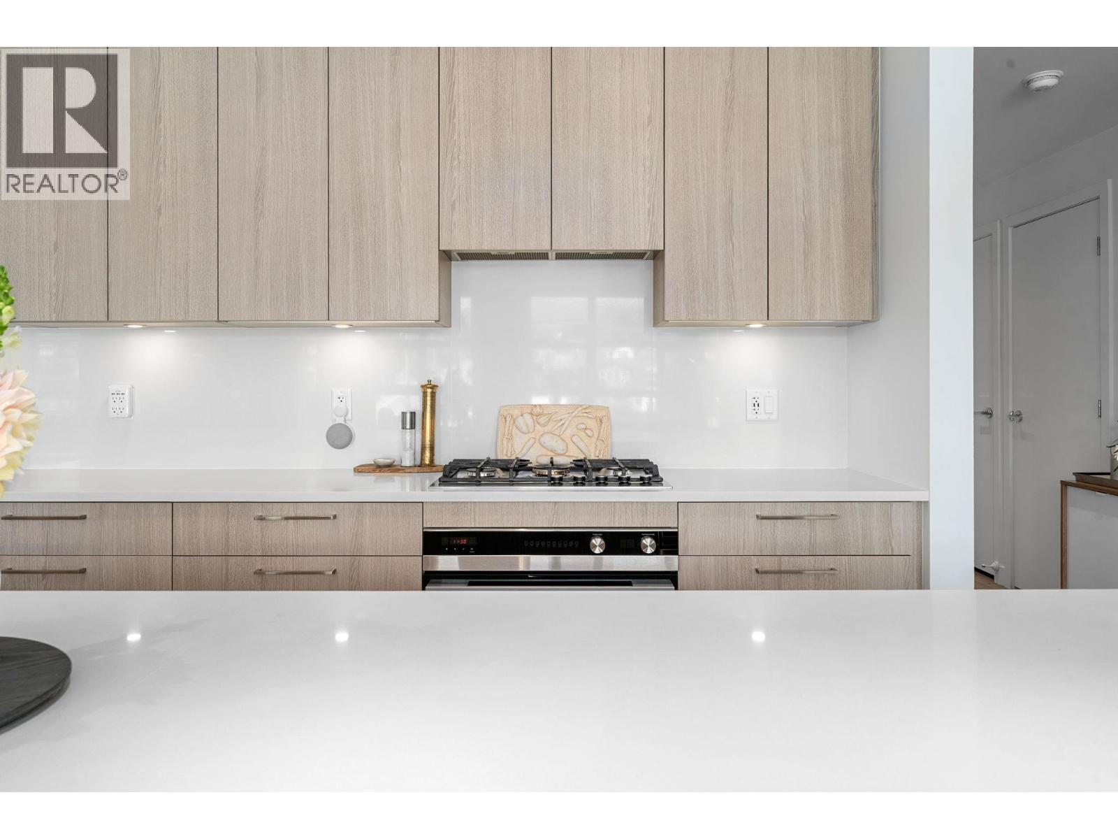 413 747 E 3rd Street, North Vancouver, British Columbia  V7L 1G8 - Photo 5 - R3052179