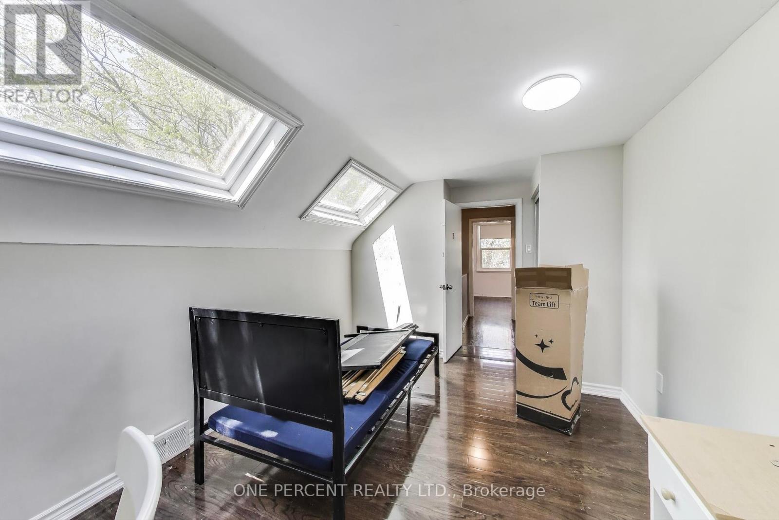 68 Harold Court, Hamilton, Ontario  L8S 2R9 - Photo 22 - X12415525
