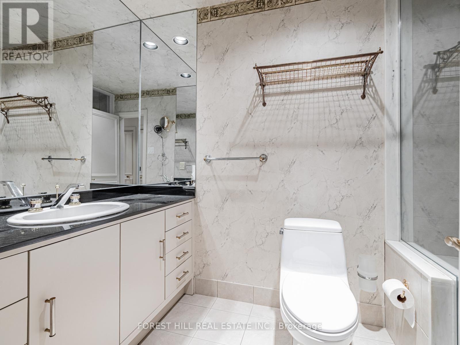 82 Oriole Road, Toronto (Yonge-St. Clair), Ontario  M4V 2G1 - Photo 17 - C12400330