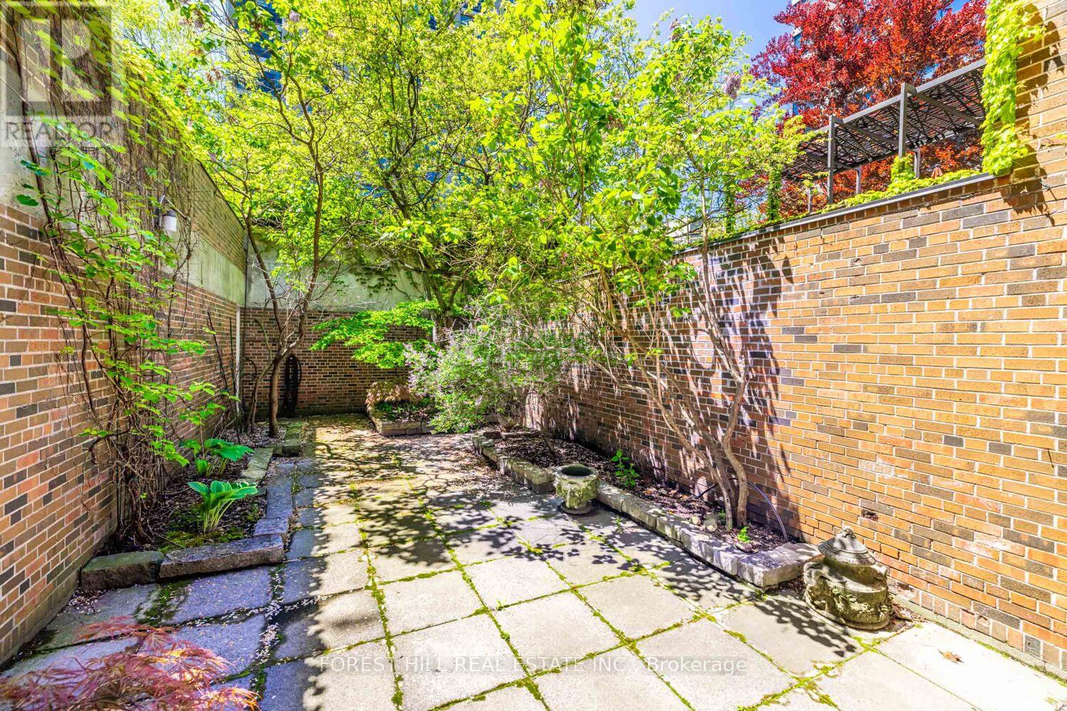 82 Oriole Road, Toronto (Yonge-St. Clair), Ontario  M4V 2G1 - Photo 24 - C12400330