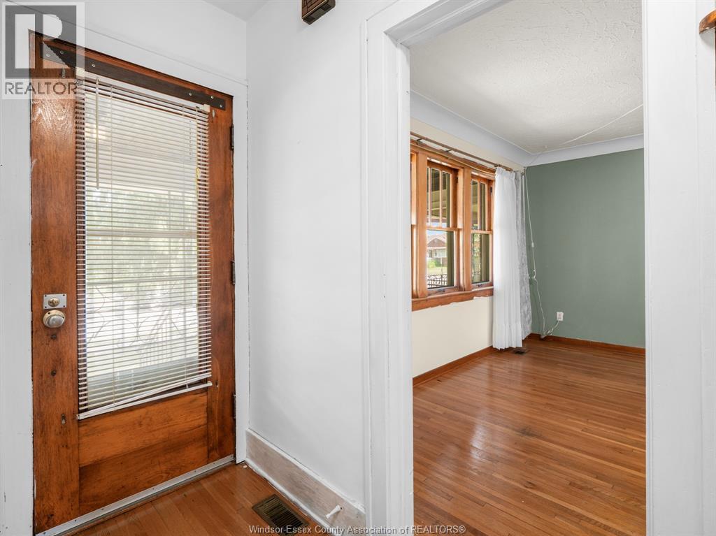 Property at 1481 BENJAMIN image 4