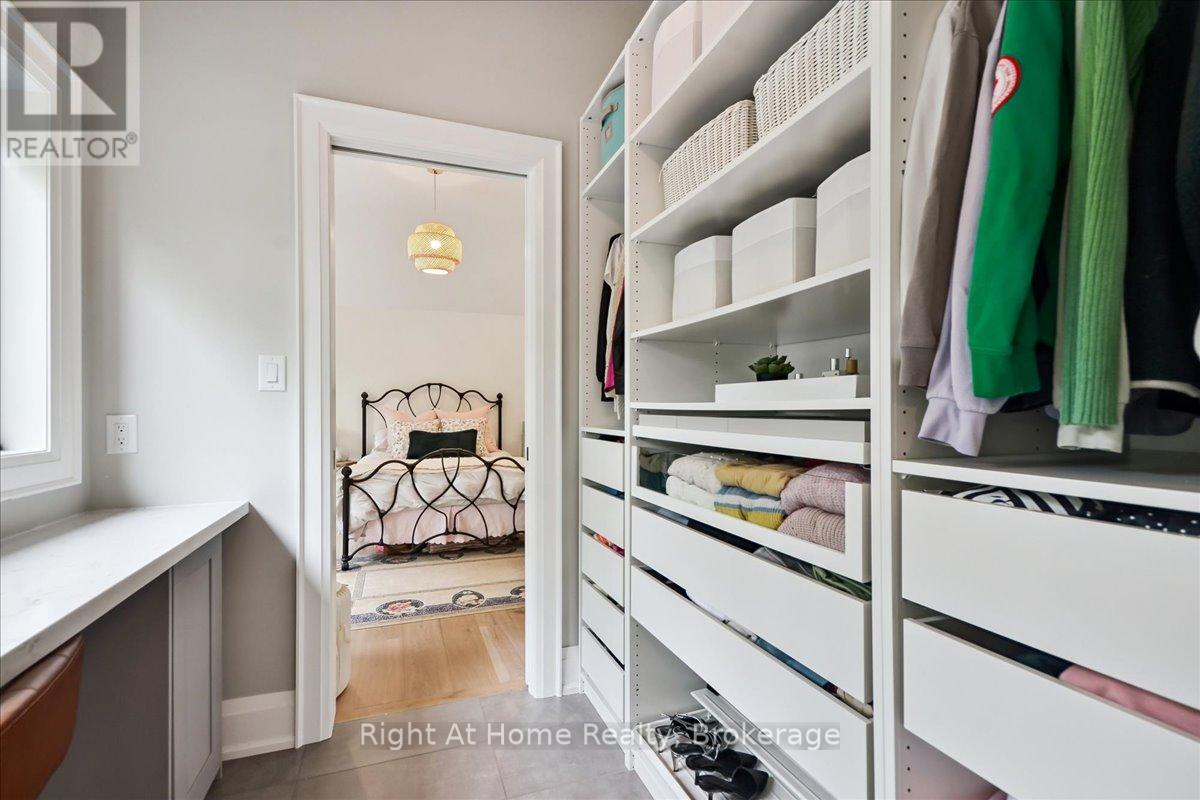 176 Viewbank Crescent, Oakville, Ontario  L6L 1R4 - Photo 19 - W12421186