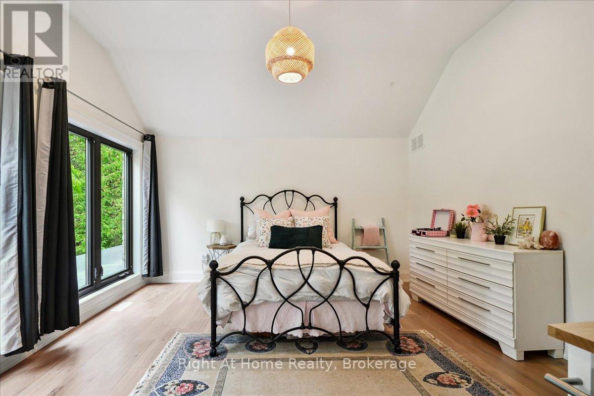 176 Viewbank Crescent, Oakville, Ontario  L6L 1R4 - Photo 18 - W12421186