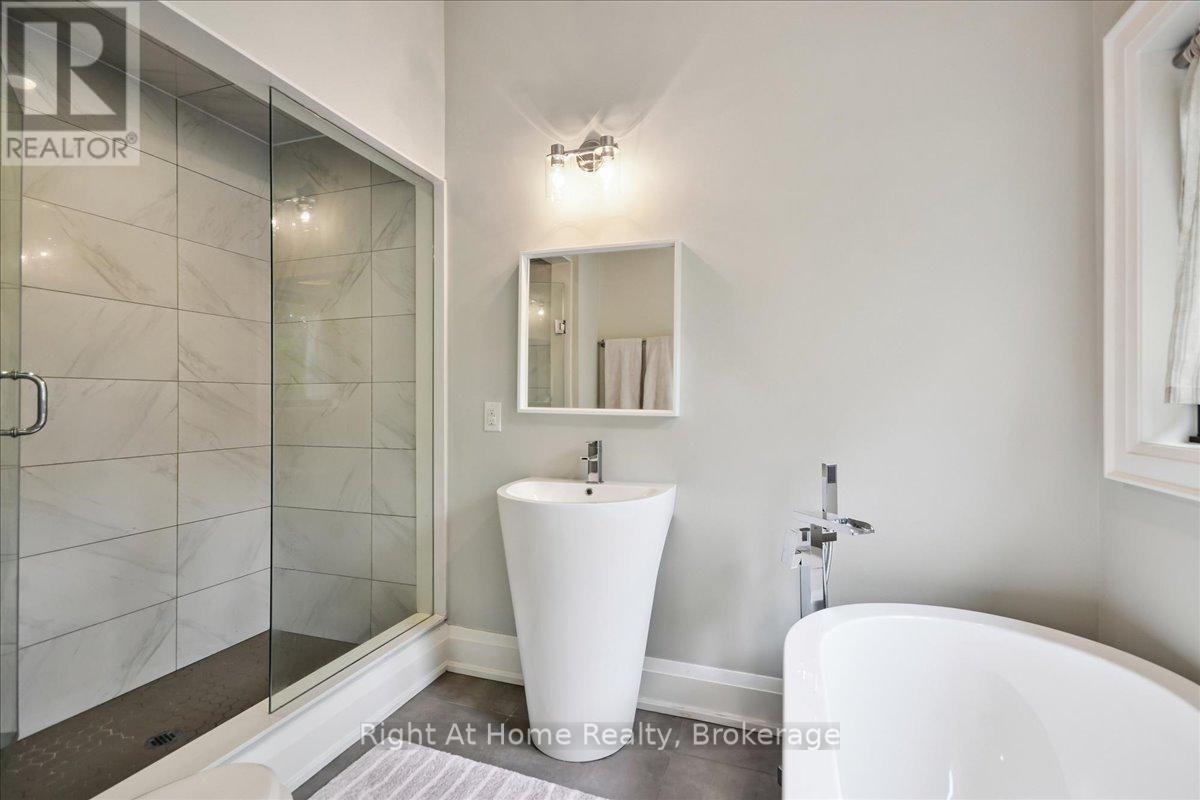 176 Viewbank Crescent, Oakville, Ontario  L6L 1R4 - Photo 20 - W12421186