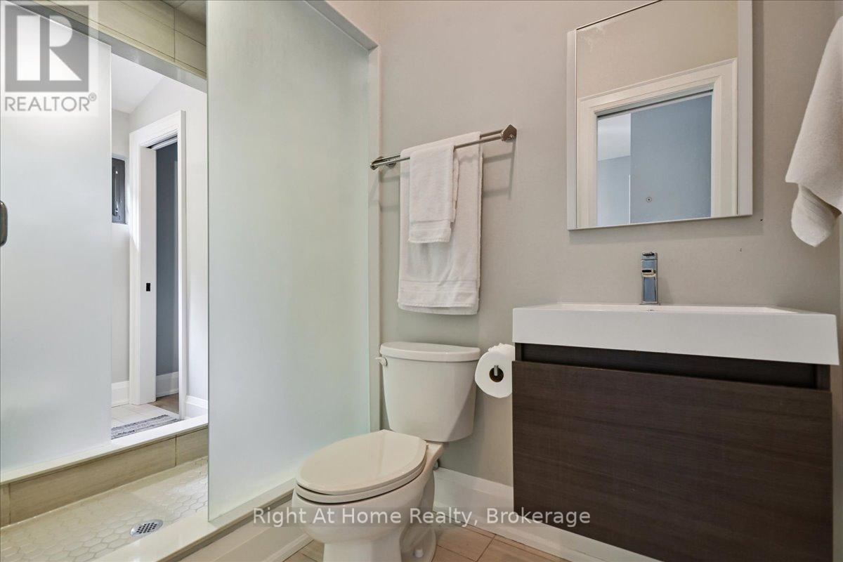 176 Viewbank Crescent, Oakville, Ontario  L6L 1R4 - Photo 24 - W12421186