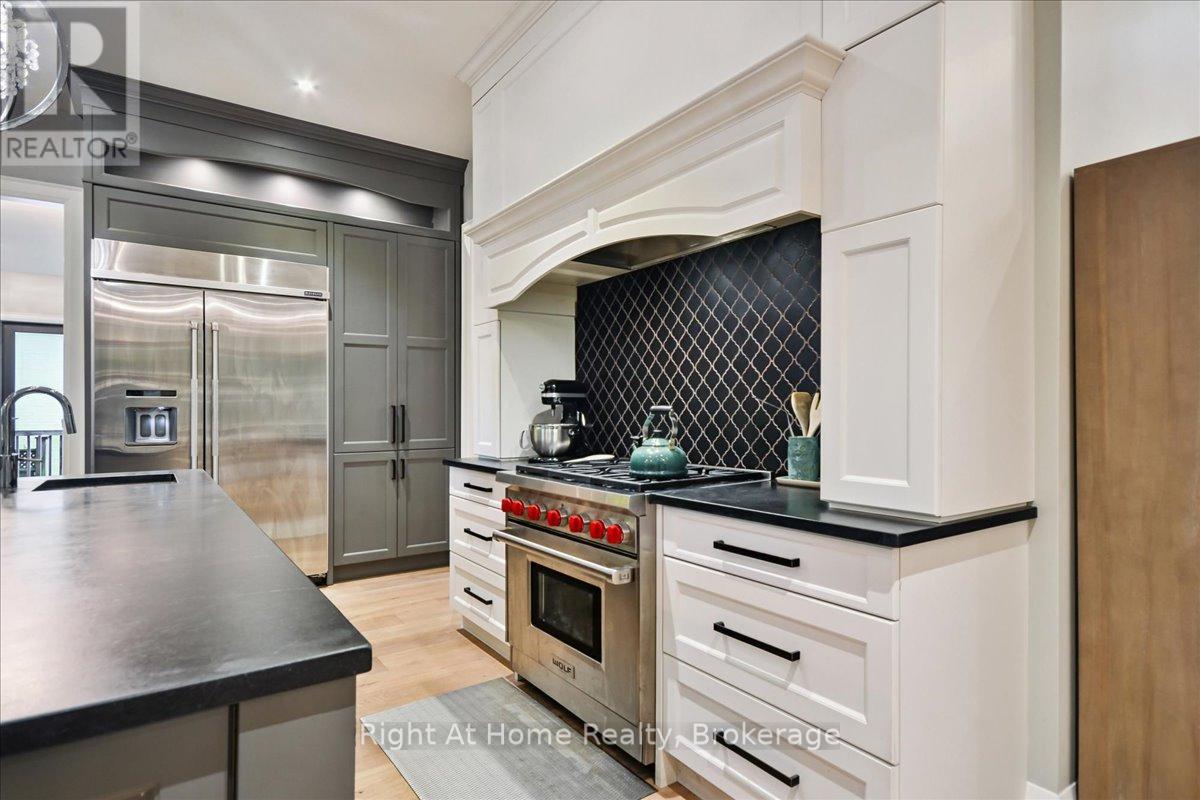 176 Viewbank Crescent, Oakville, Ontario  L6L 1R4 - Photo 9 - W12421186
