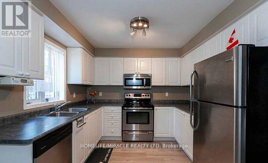 36 Bramcedar Crescent, Brampton, Ontario  L7A 1T3 - Photo 5 - W12426007