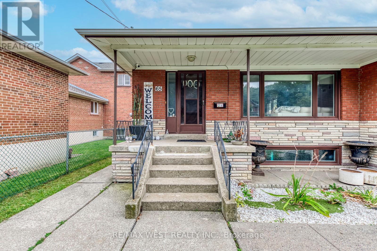 65 North Park Road, Toronto, Ontario  M6L 1K4 - Photo 2 - W12426042