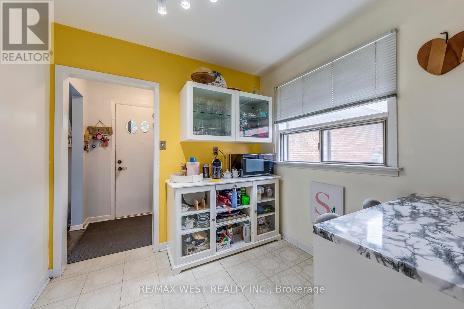 65 North Park Road, Toronto, Ontario  M6L 1K4 - Photo 20 - W12426042