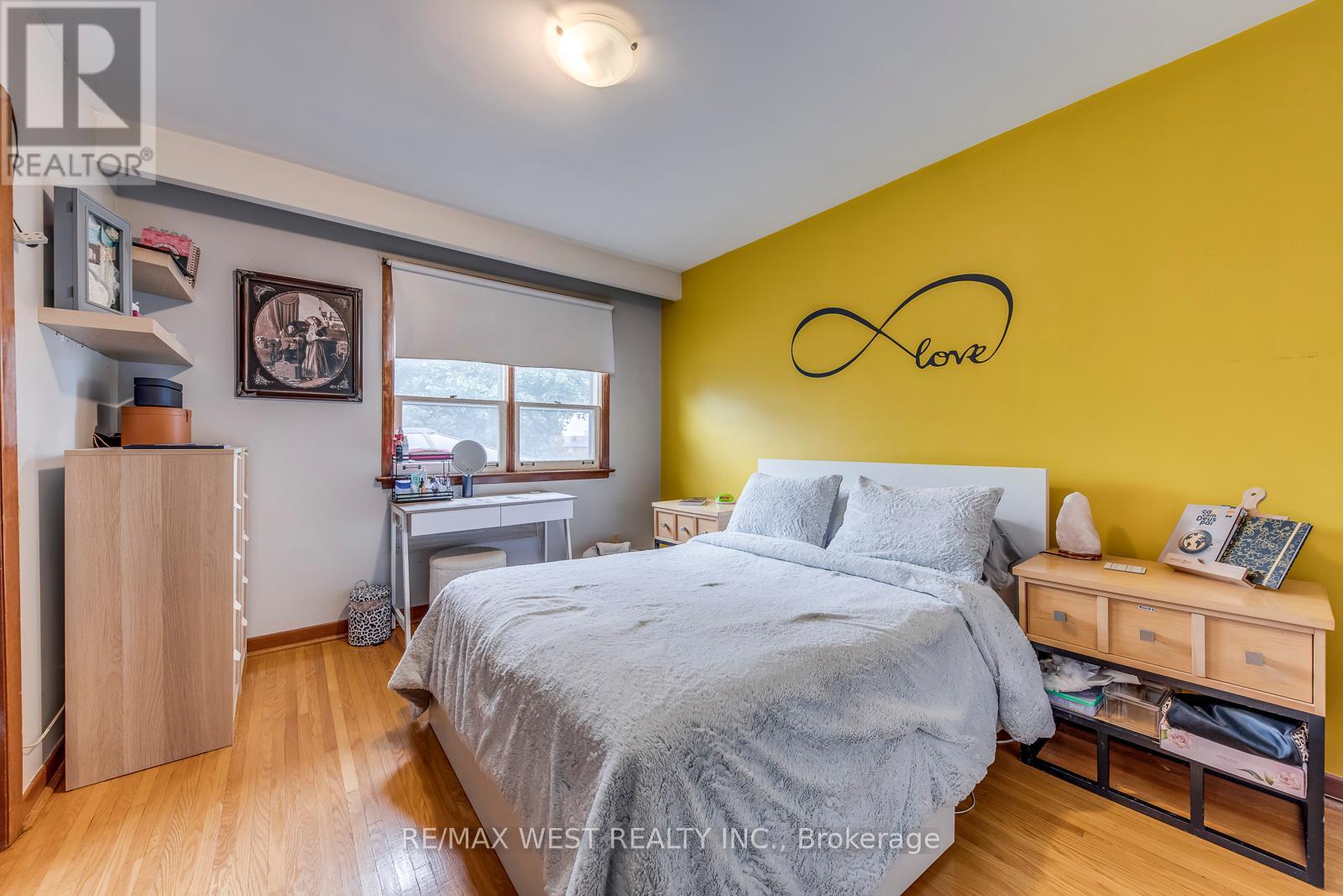 65 North Park Road, Toronto, Ontario  M6L 1K4 - Photo 23 - W12426042