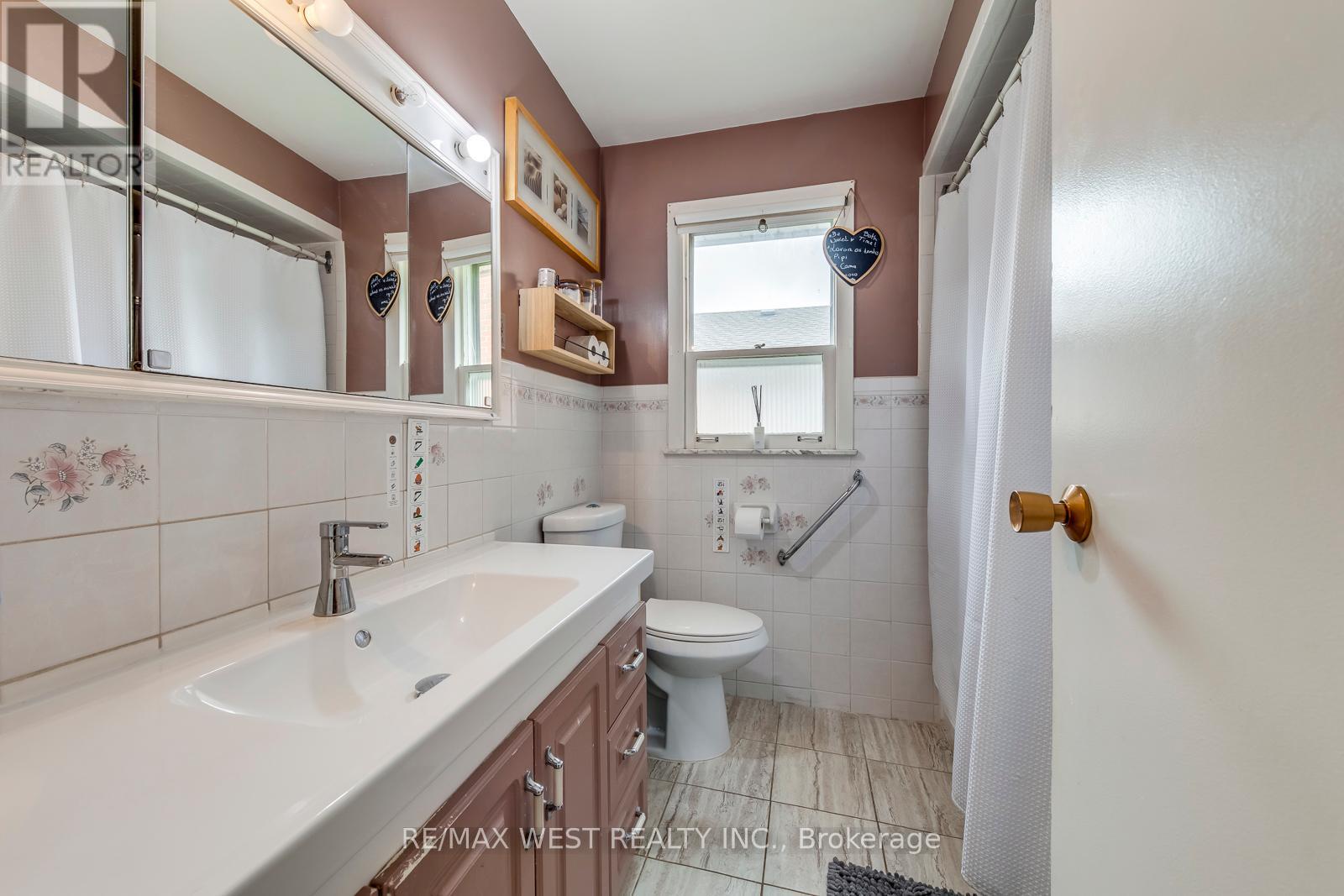 65 North Park Road, Toronto, Ontario  M6L 1K4 - Photo 29 - W12426042