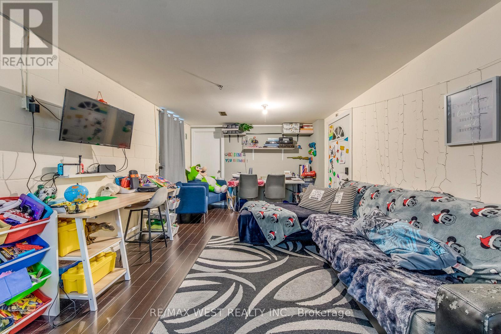 65 North Park Road, Toronto, Ontario  M6L 1K4 - Photo 39 - W12426042