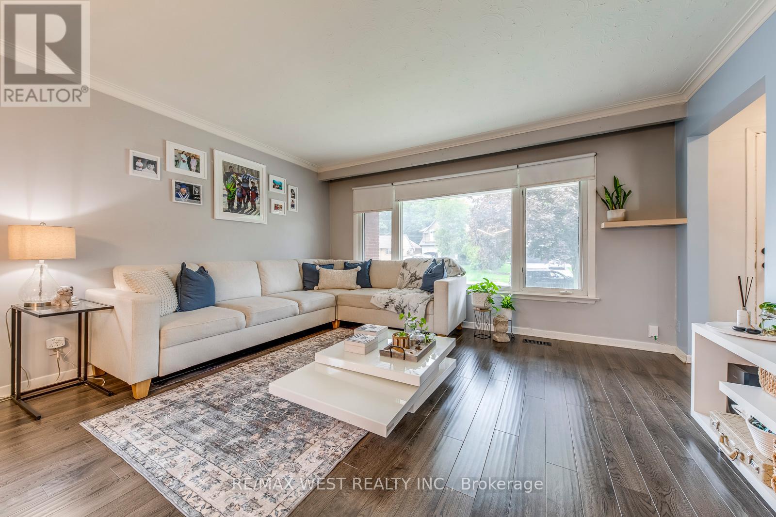 65 North Park Road, Toronto, Ontario  M6L 1K4 - Photo 4 - W12426042