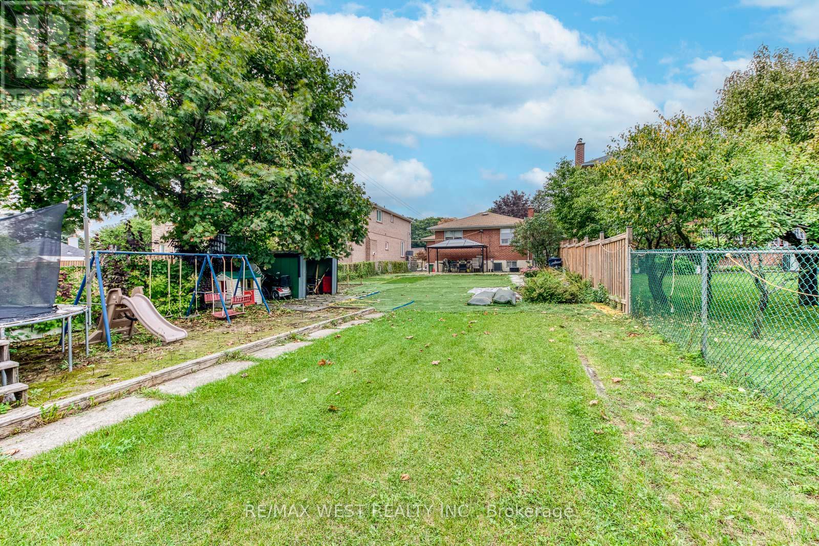 65 North Park Road, Toronto, Ontario  M6L 1K4 - Photo 43 - W12426042