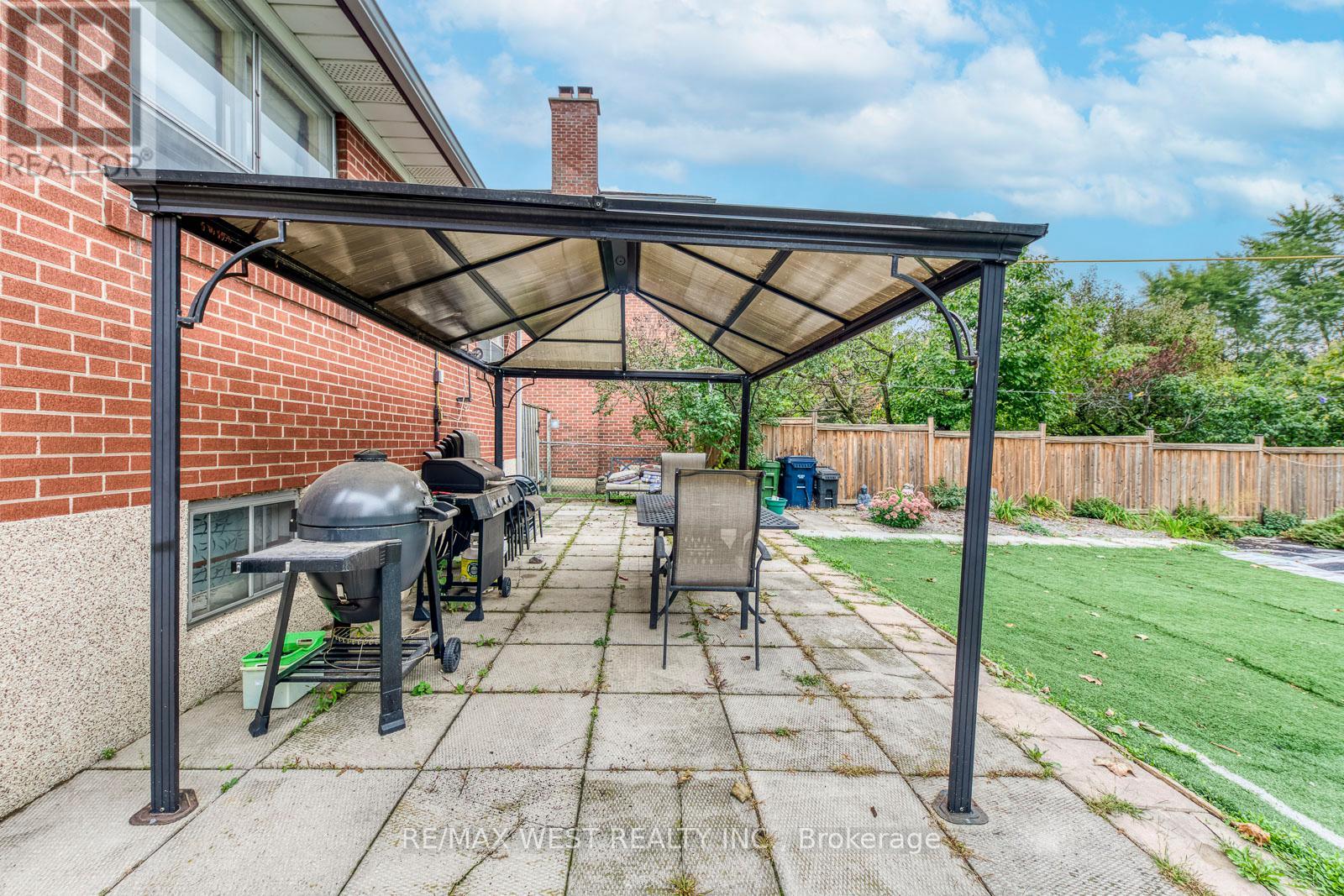 65 North Park Road, Toronto, Ontario  M6L 1K4 - Photo 47 - W12426042