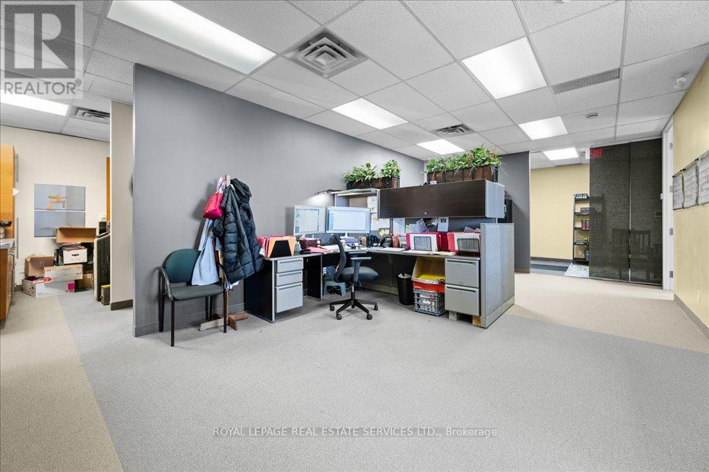 200 - 414 North Service Road E, Oakville, Ontario  L6H 5R2 - Photo 10 - W12426044