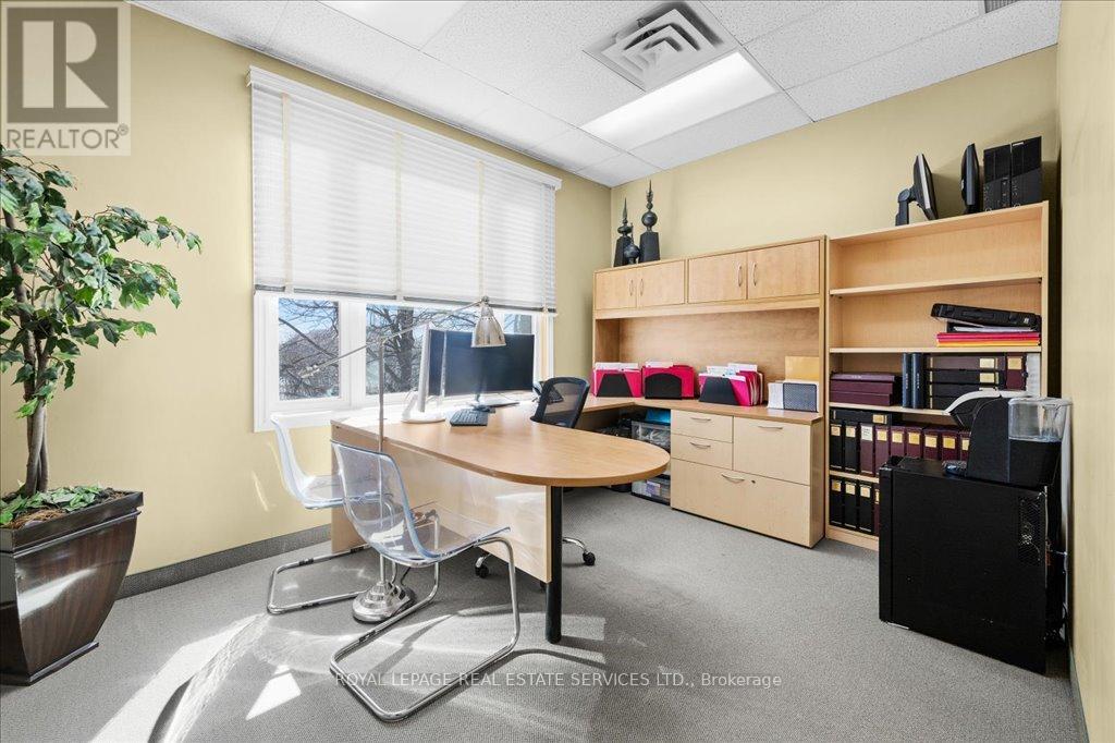 200 - 414 North Service Road E, Oakville, Ontario  L6H 5R2 - Photo 14 - W12426044