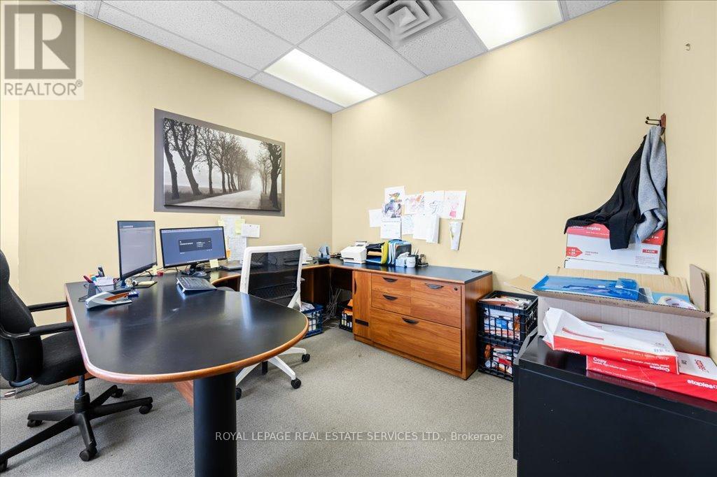 200 - 414 North Service Road E, Oakville, Ontario  L6H 5R2 - Photo 22 - W12426044