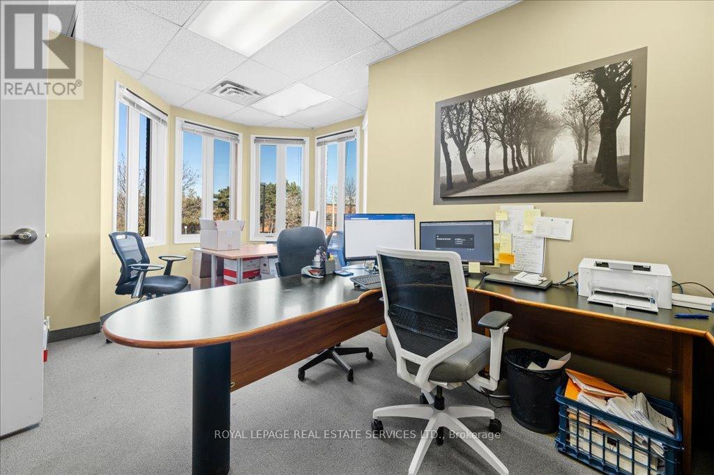 200 - 414 North Service Road E, Oakville, Ontario  L6H 5R2 - Photo 23 - W12426044