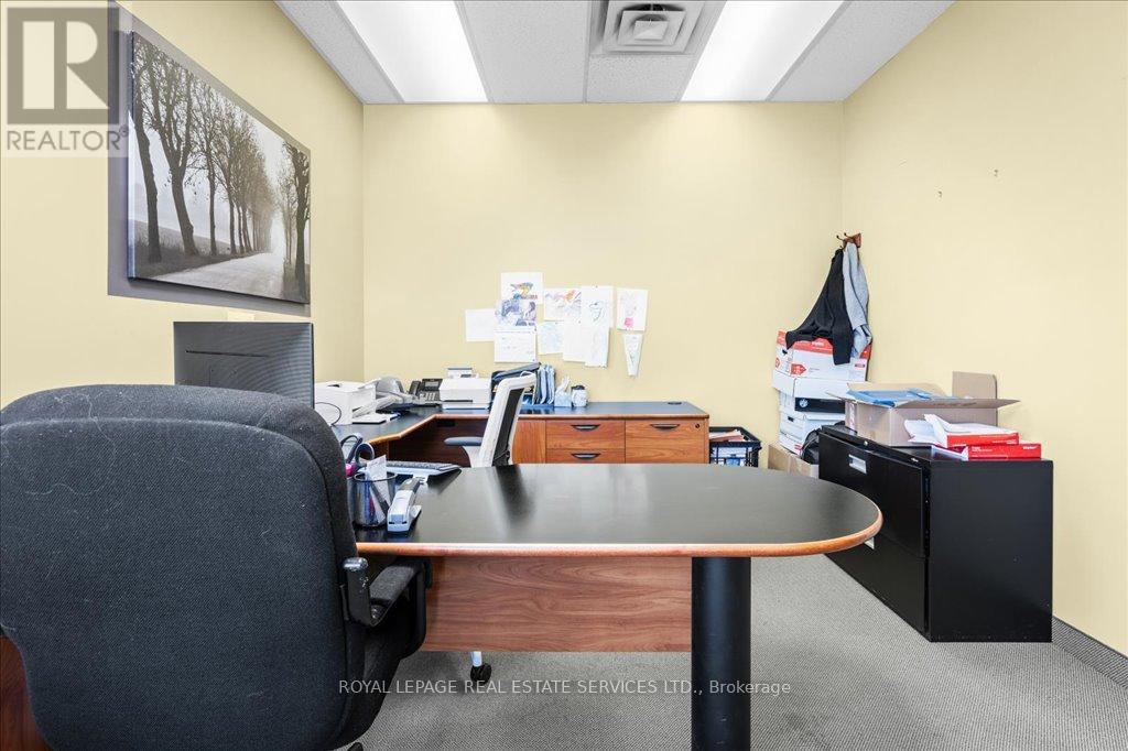 200 - 414 North Service Road E, Oakville, Ontario  L6H 5R2 - Photo 24 - W12426044