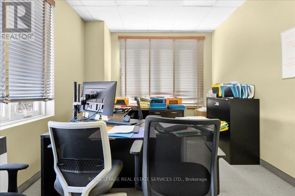 200 - 414 North Service Road E, Oakville, Ontario  L6H 5R2 - Photo 28 - W12426044
