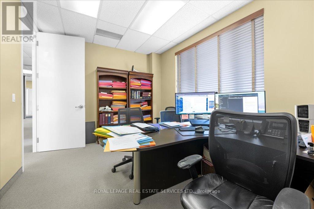 200 - 414 North Service Road E, Oakville, Ontario  L6H 5R2 - Photo 29 - W12426044