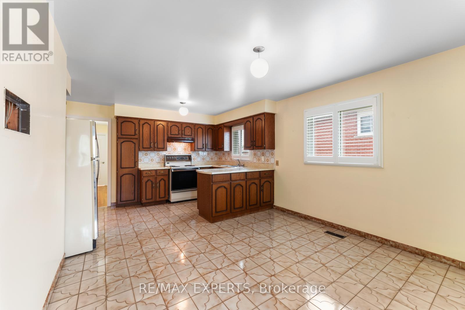 179 Dolores Road, Toronto, Ontario  M3L 2K7 - Photo 11 - W12426076
