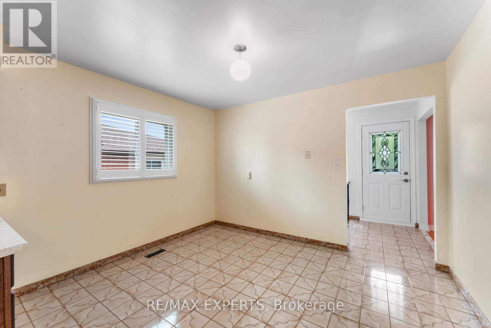 179 Dolores Road, Toronto, Ontario  M3L 2K7 - Photo 13 - W12426076