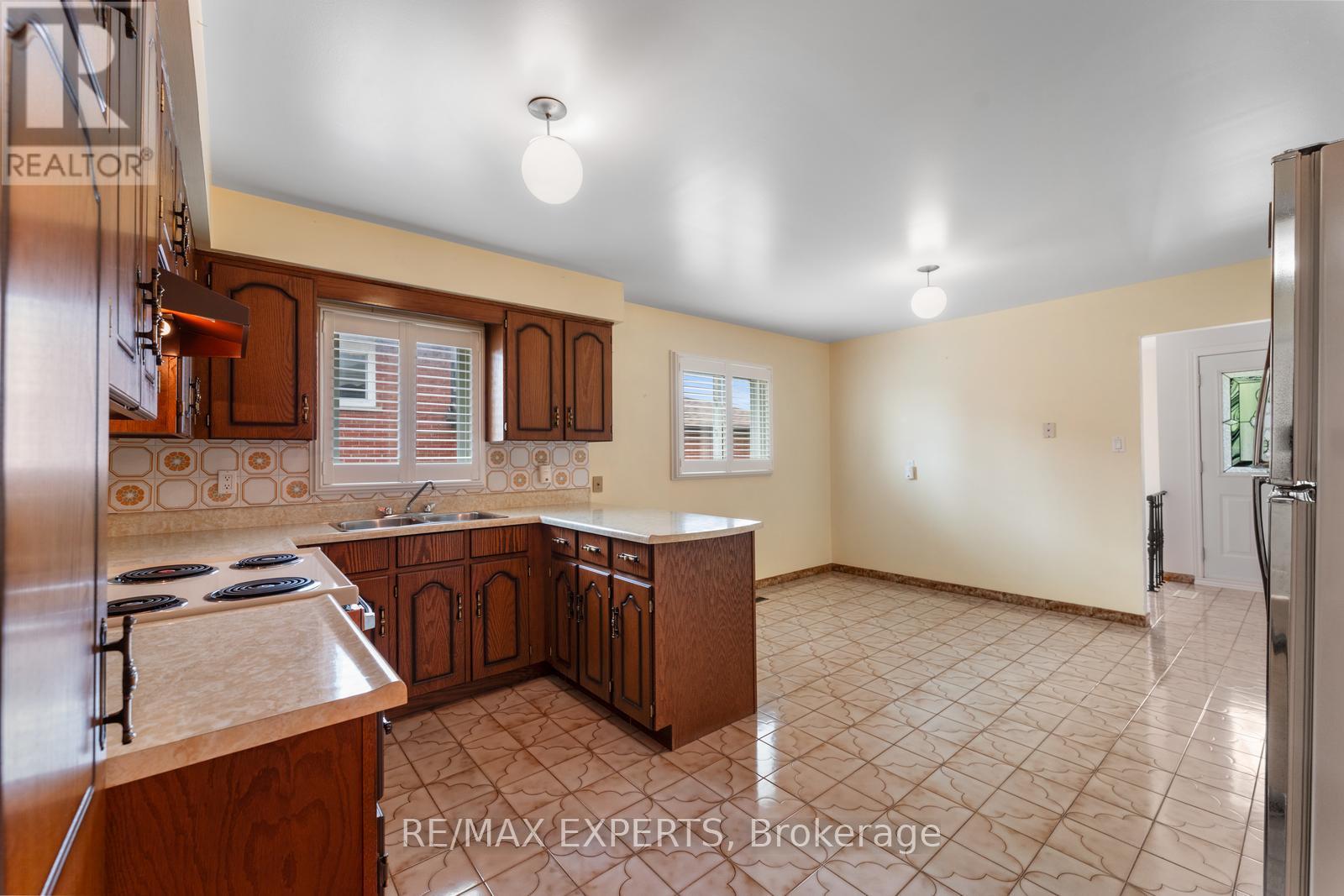 179 Dolores Road, Toronto, Ontario  M3L 2K7 - Photo 14 - W12426076