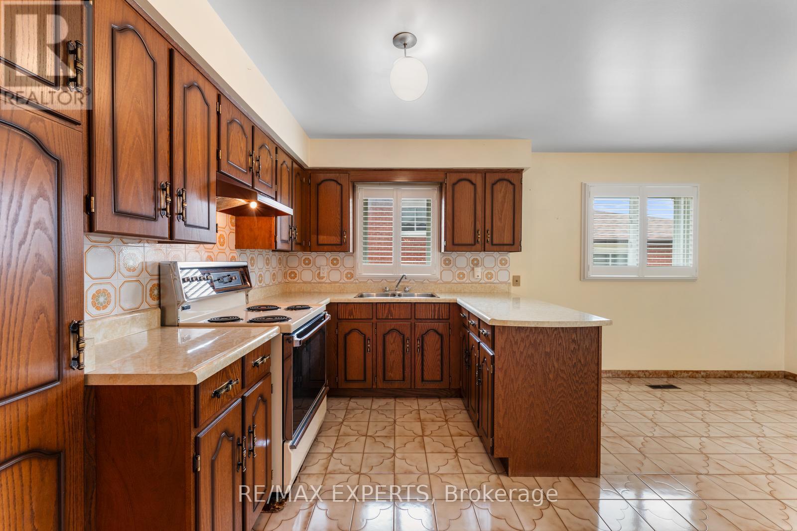 179 Dolores Road, Toronto, Ontario  M3L 2K7 - Photo 15 - W12426076