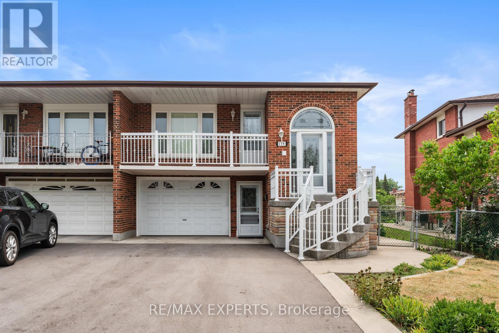 179 Dolores Road, Toronto, Ontario  M3L 2K7 - Photo 2 - W12426076