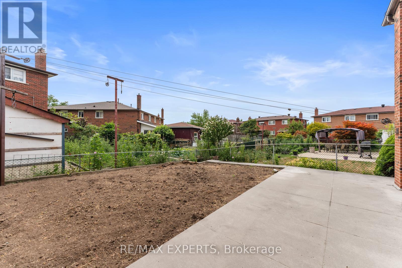 179 Dolores Road, Toronto, Ontario  M3L 2K7 - Photo 37 - W12426076