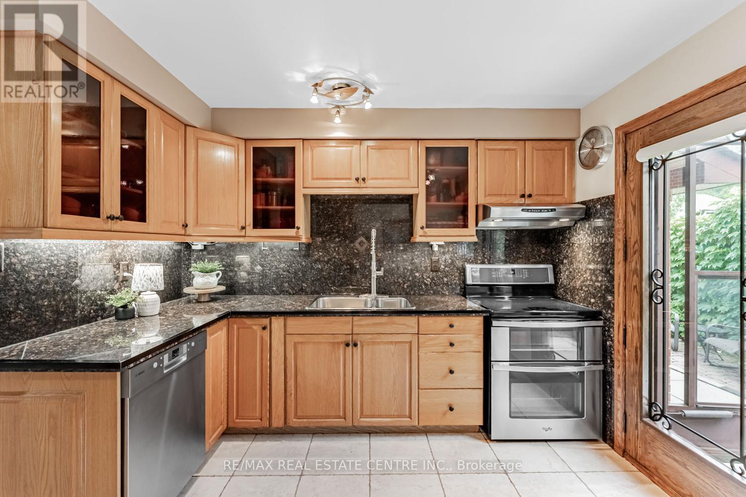 3096 Sir John's Homestead, Mississauga, Ontario  L5L 2N9 - Photo 8 - W12426097