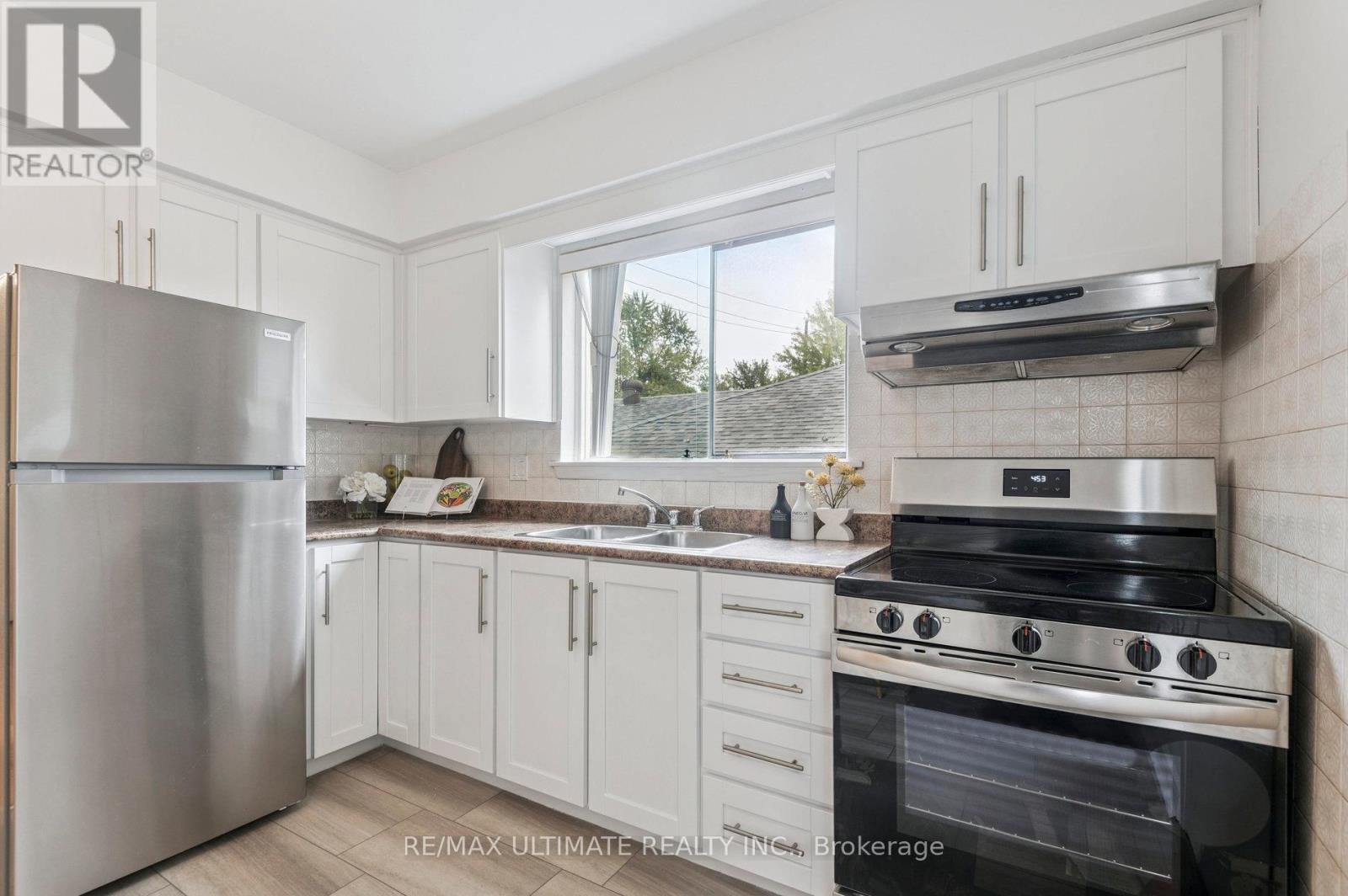 24 Highbury Road, Toronto, Ontario  M9M 2J7 - Photo 18 - W12426102