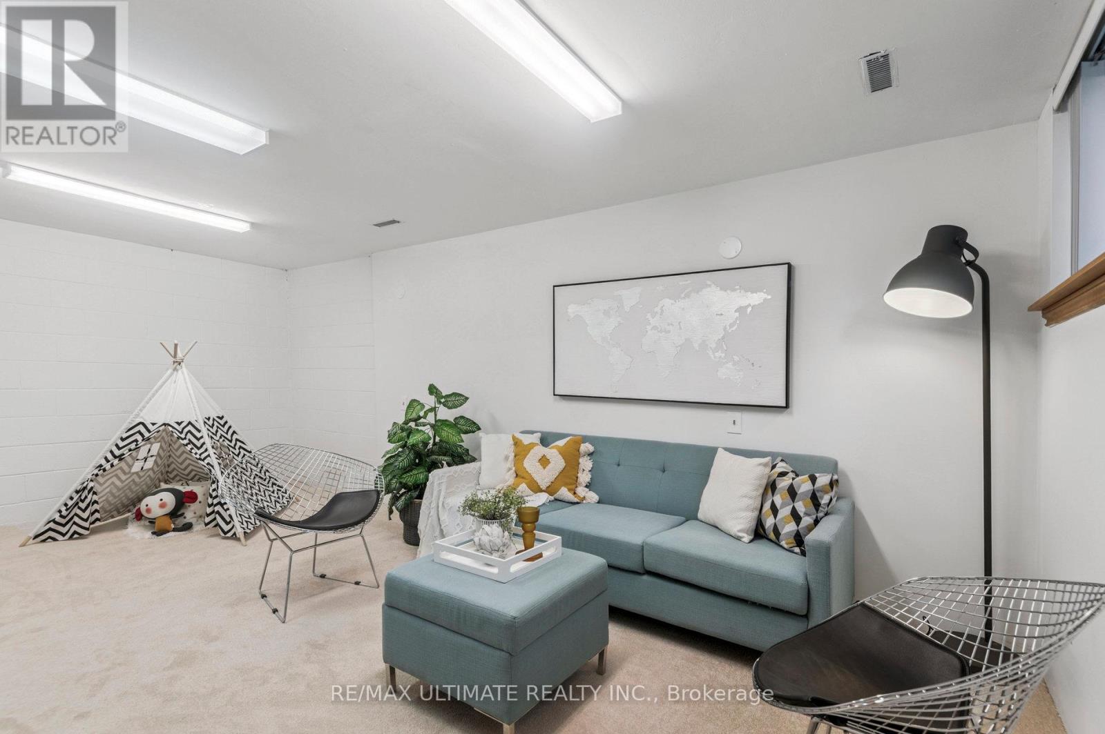 24 Highbury Road, Toronto, Ontario  M9M 2J7 - Photo 29 - W12426102