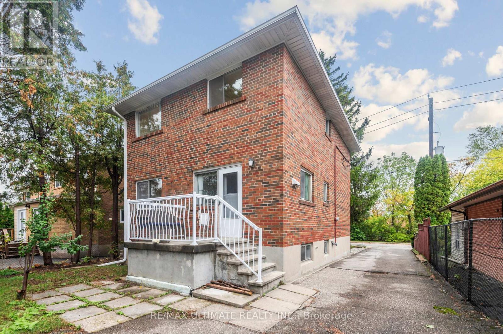 24 Highbury Road, Toronto, Ontario  M9M 2J7 - Photo 33 - W12426102