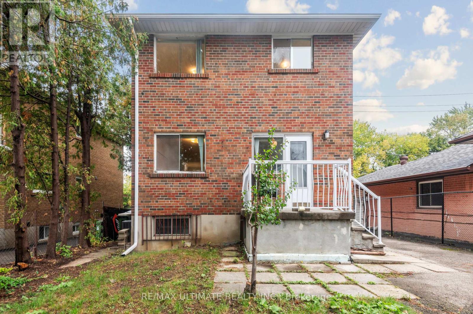 24 Highbury Road, Toronto, Ontario  M9M 2J7 - Photo 36 - W12426102