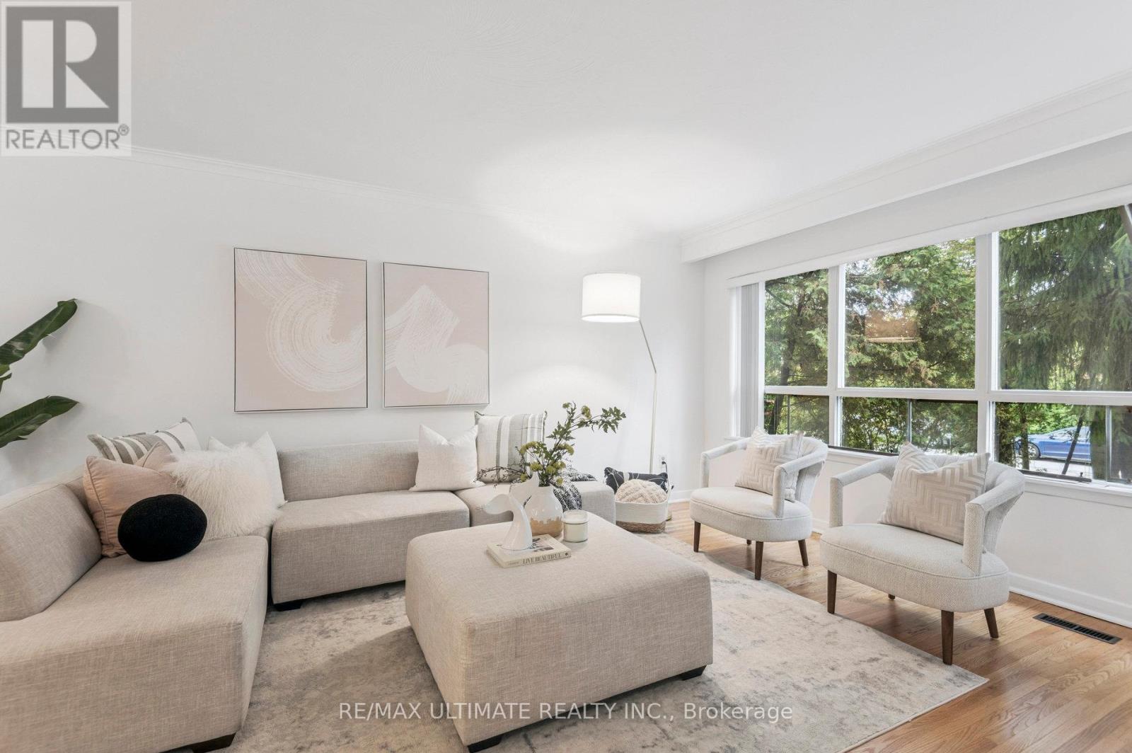 24 Highbury Road, Toronto, Ontario  M9M 2J7 - Photo 4 - W12426102