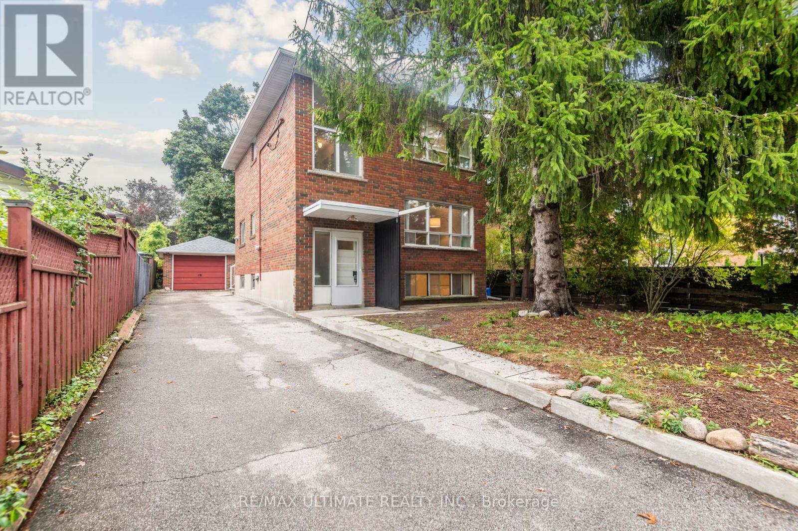 24 Highbury Road, Toronto, Ontario  M9M 2J7 - Photo 7 - W12426102