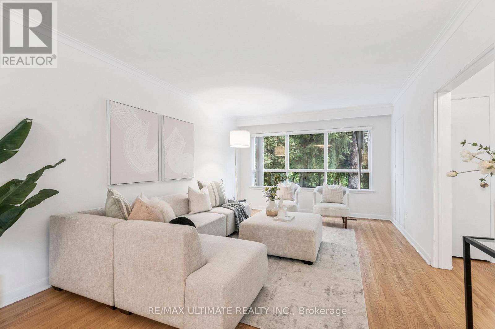 24 Highbury Road, Toronto, Ontario  M9M 2J7 - Photo 8 - W12426102
