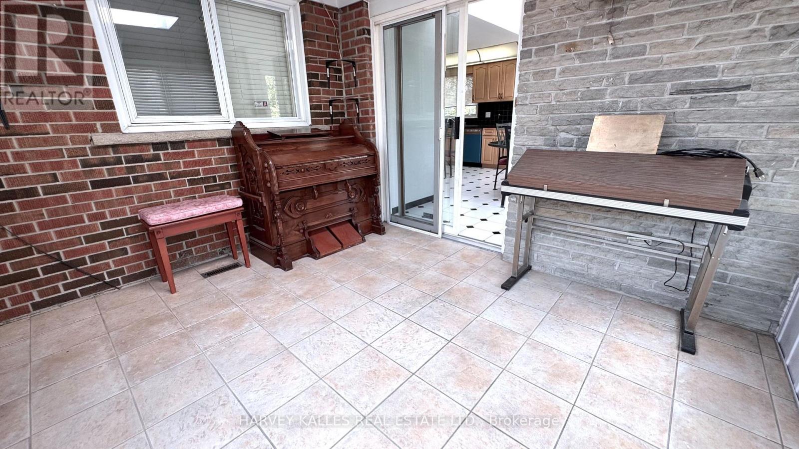 6 Raven Road, Toronto, Ontario  M6L 2A6 - Photo 11 - W12426131