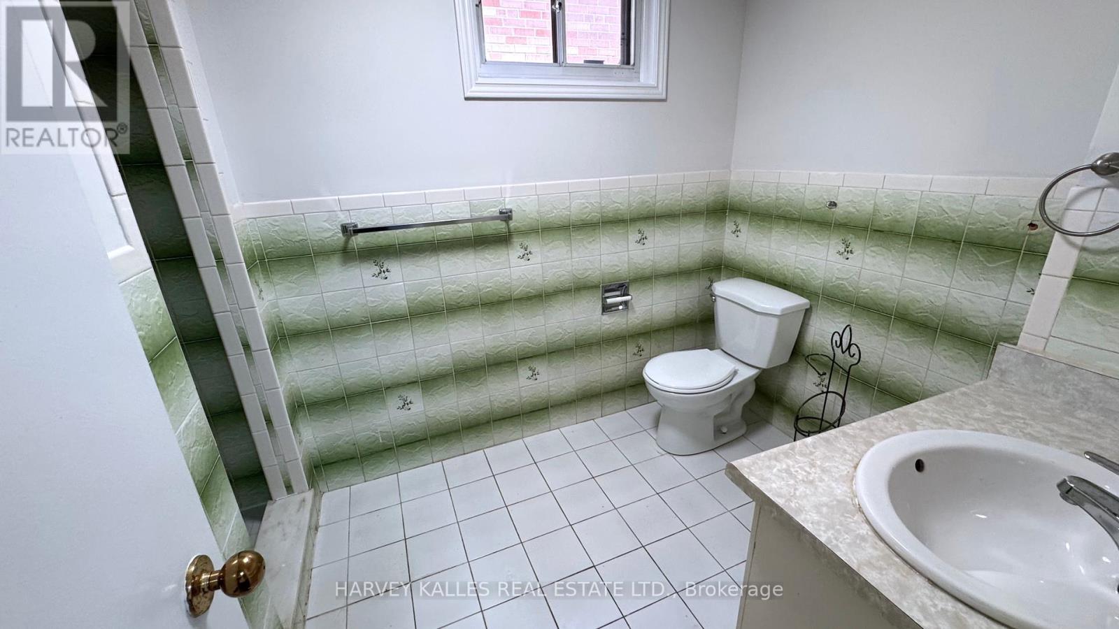 6 Raven Road, Toronto, Ontario  M6L 2A6 - Photo 20 - W12426131